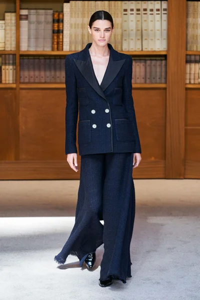 Look 15